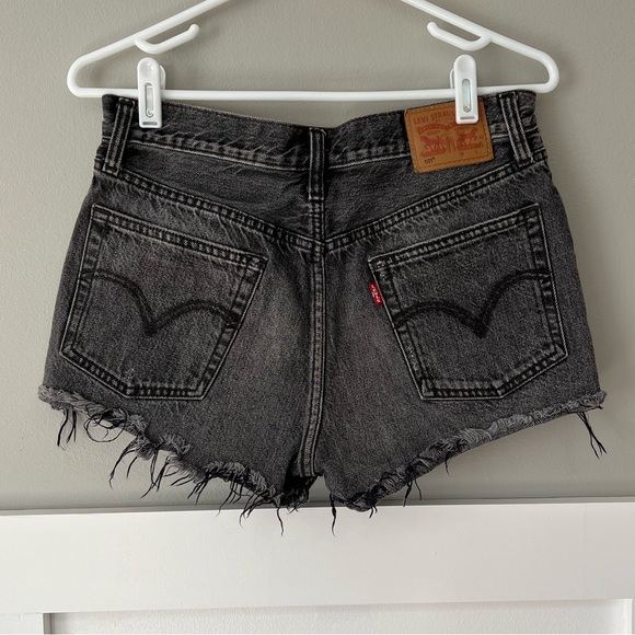 Levi’s 501 Button Fly Black Wash Shorts - Picture 2 of 4